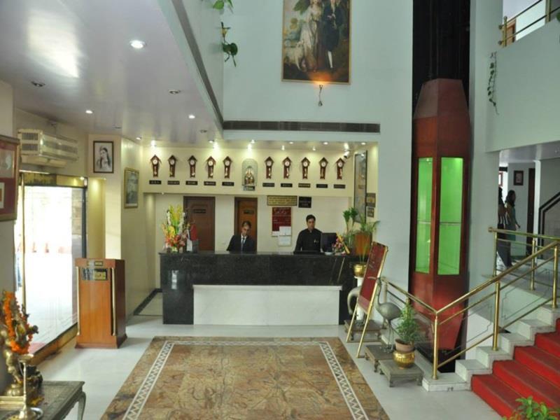 Oyo 18814 Hotel Maya International Jaipur Eksteriør billede