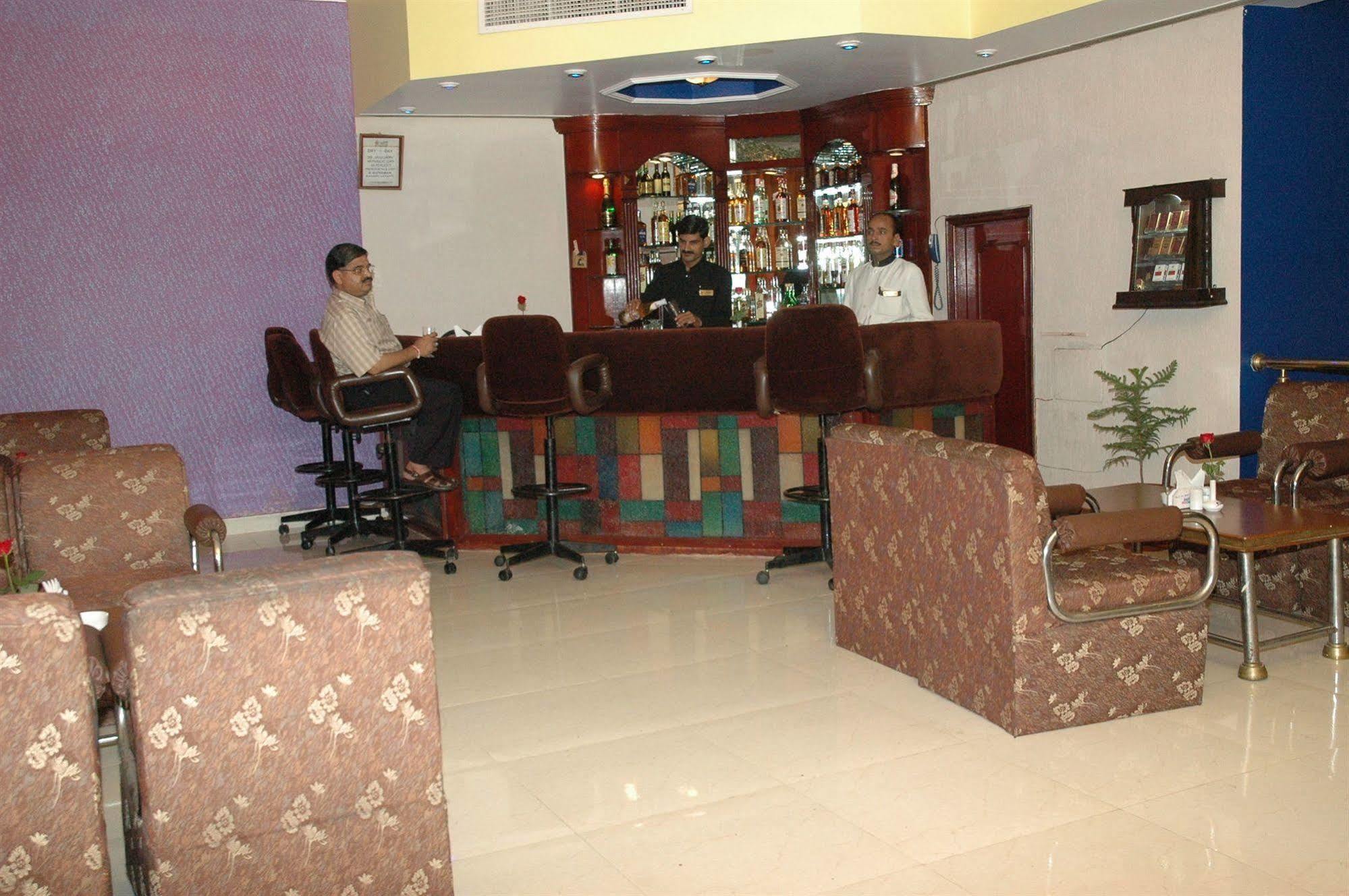Oyo 18814 Hotel Maya International Jaipur Eksteriør billede