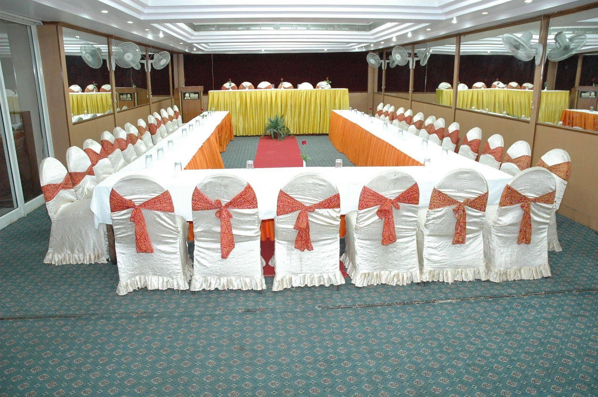 Oyo 18814 Hotel Maya International Jaipur Eksteriør billede